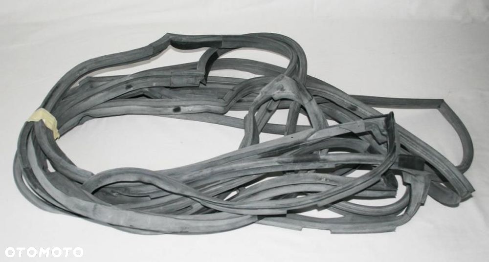 MERCEDES W110 W111 NOWE USZCZELKI DRZWI