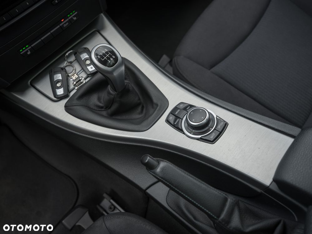 BMW Seria 3 320i Edition Exclusive - 36