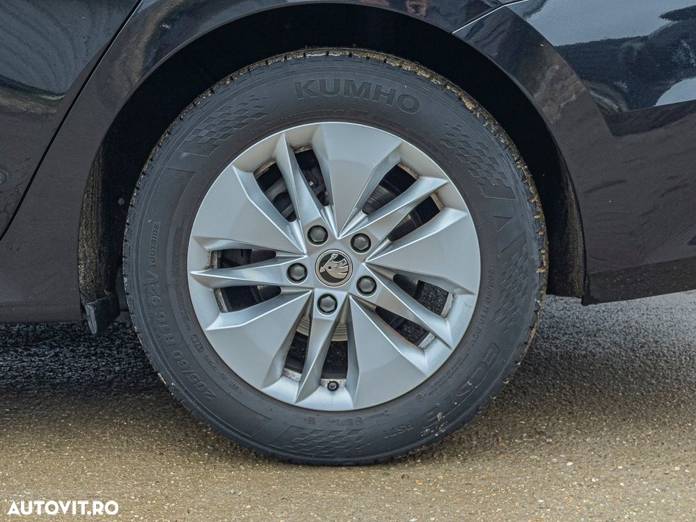 Skoda Octavia Combi 2.0 TDI DSG Tour - 8