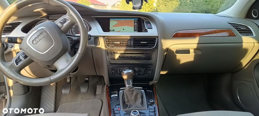 Audi A4 Limousine - 8
