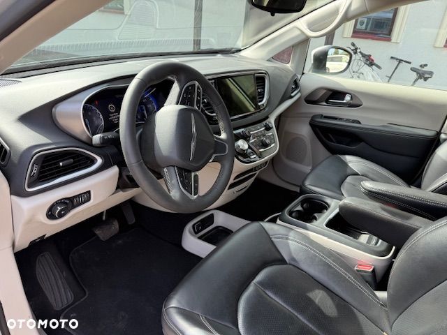 Chrysler Pacifica - 11