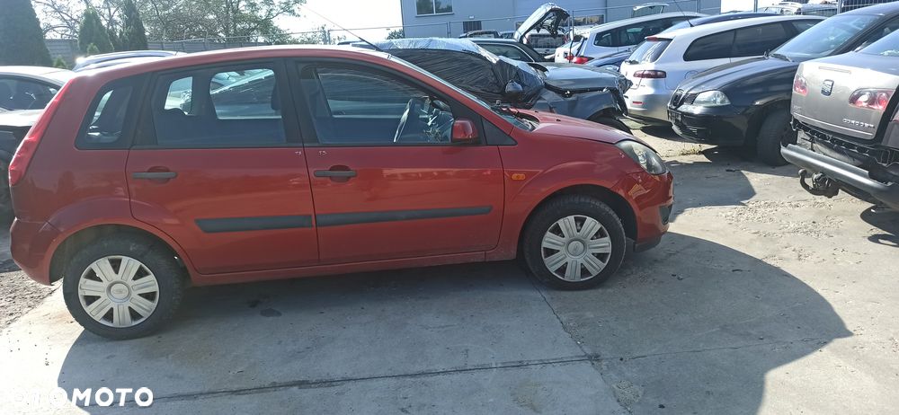 Ford Fiesta z silnik 1,4 benzyna ze skrzynia manualna kod lakieru T5 - 4