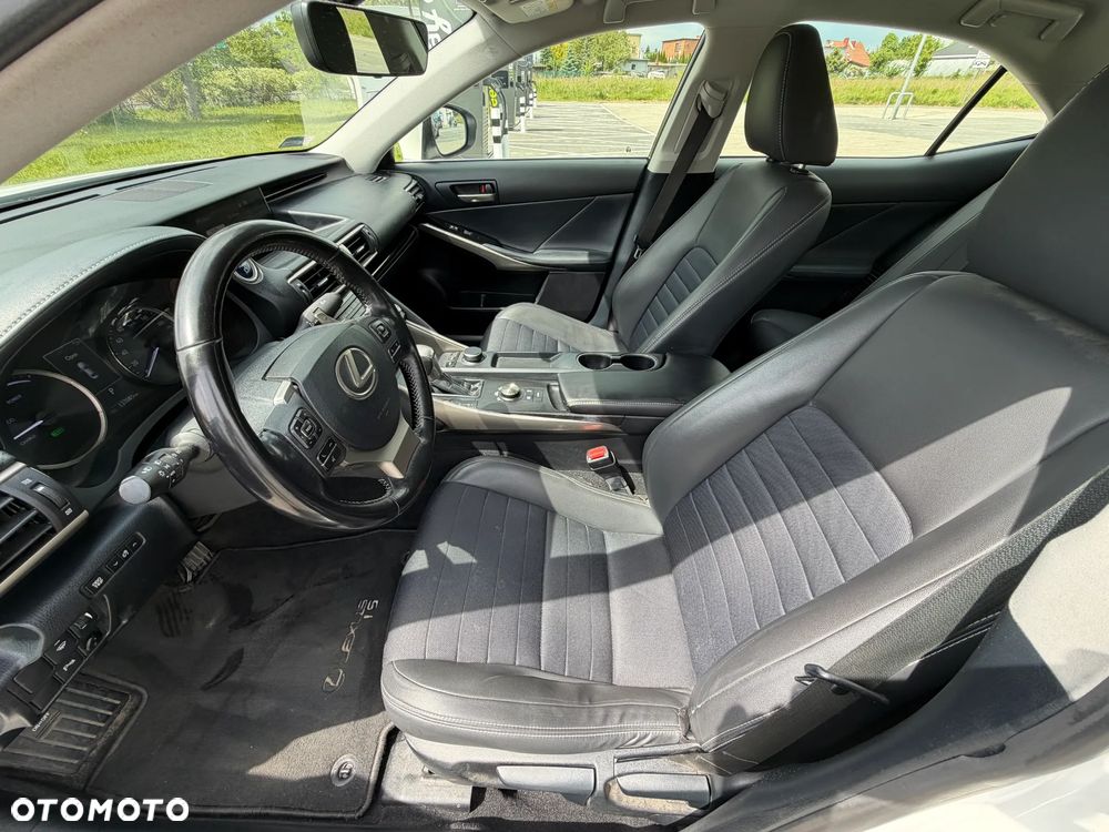 Lexus IS 300h Business Edition - 13