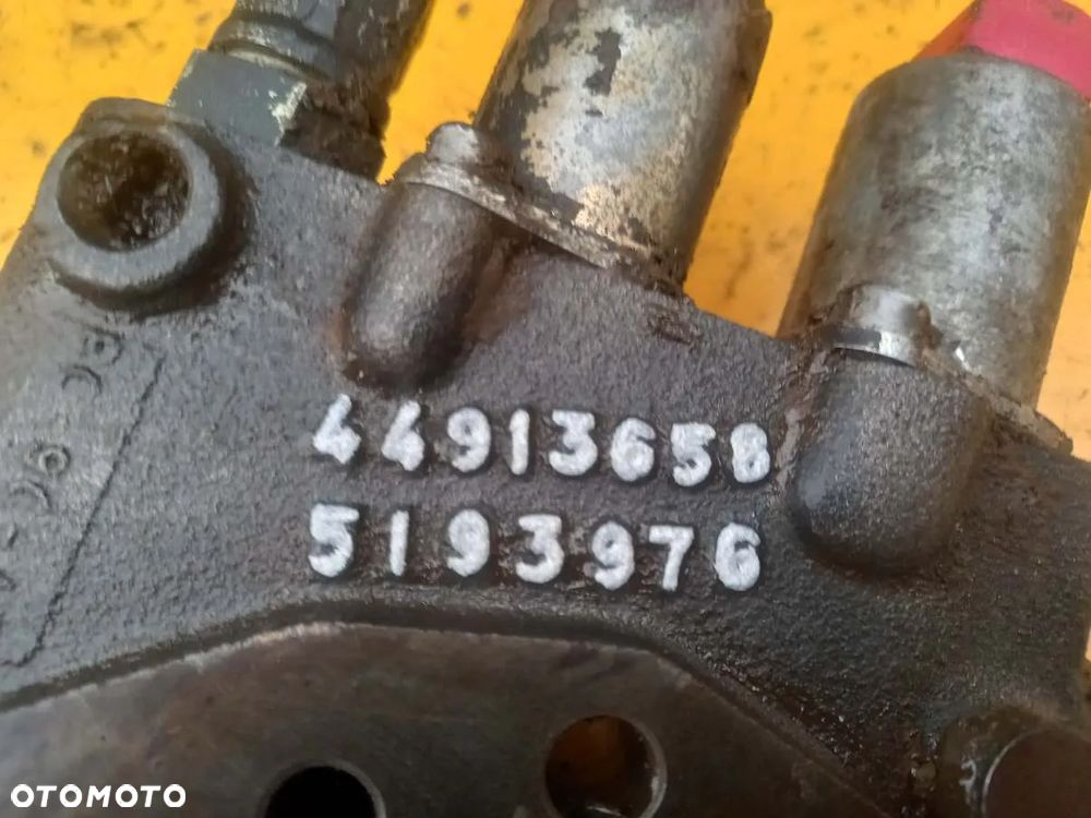 Blok hydrauliczny WOM 4WD New Holland TM175 - 5