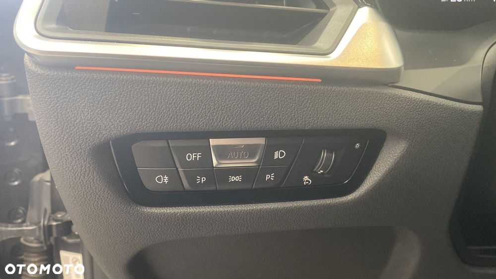 BMW Seria 3 318i - 24