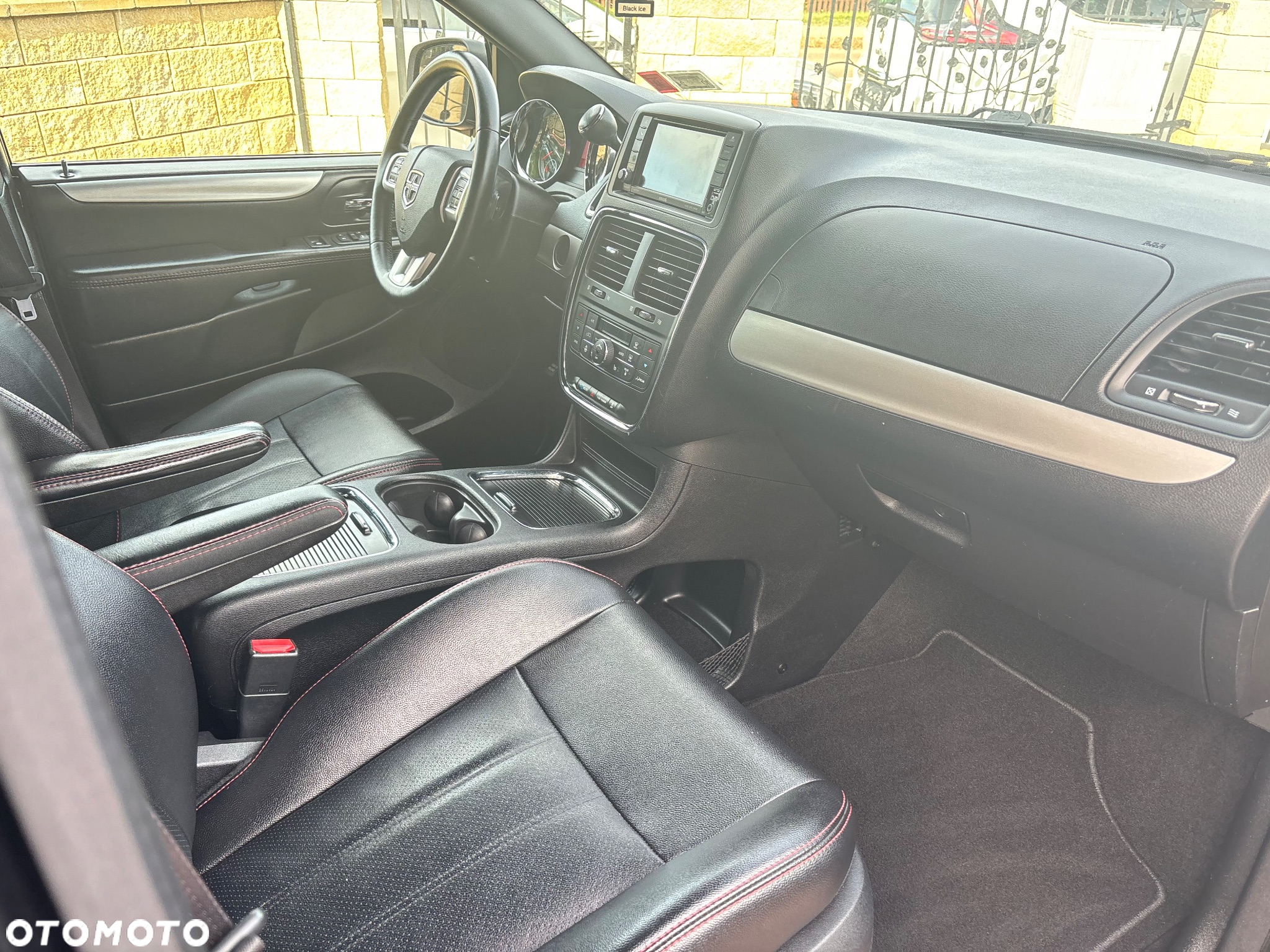 Dodge Grand Caravan - 12