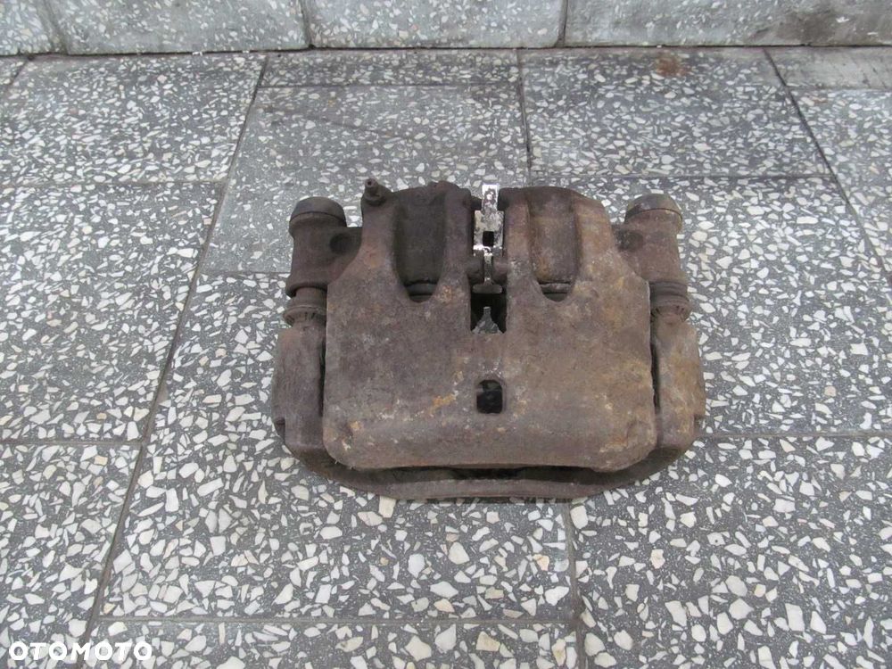 NISSAN CABSTAR MAXITY NT400 07-18 ZACISK HAMULCOWY PRZOD PRAWY - 1