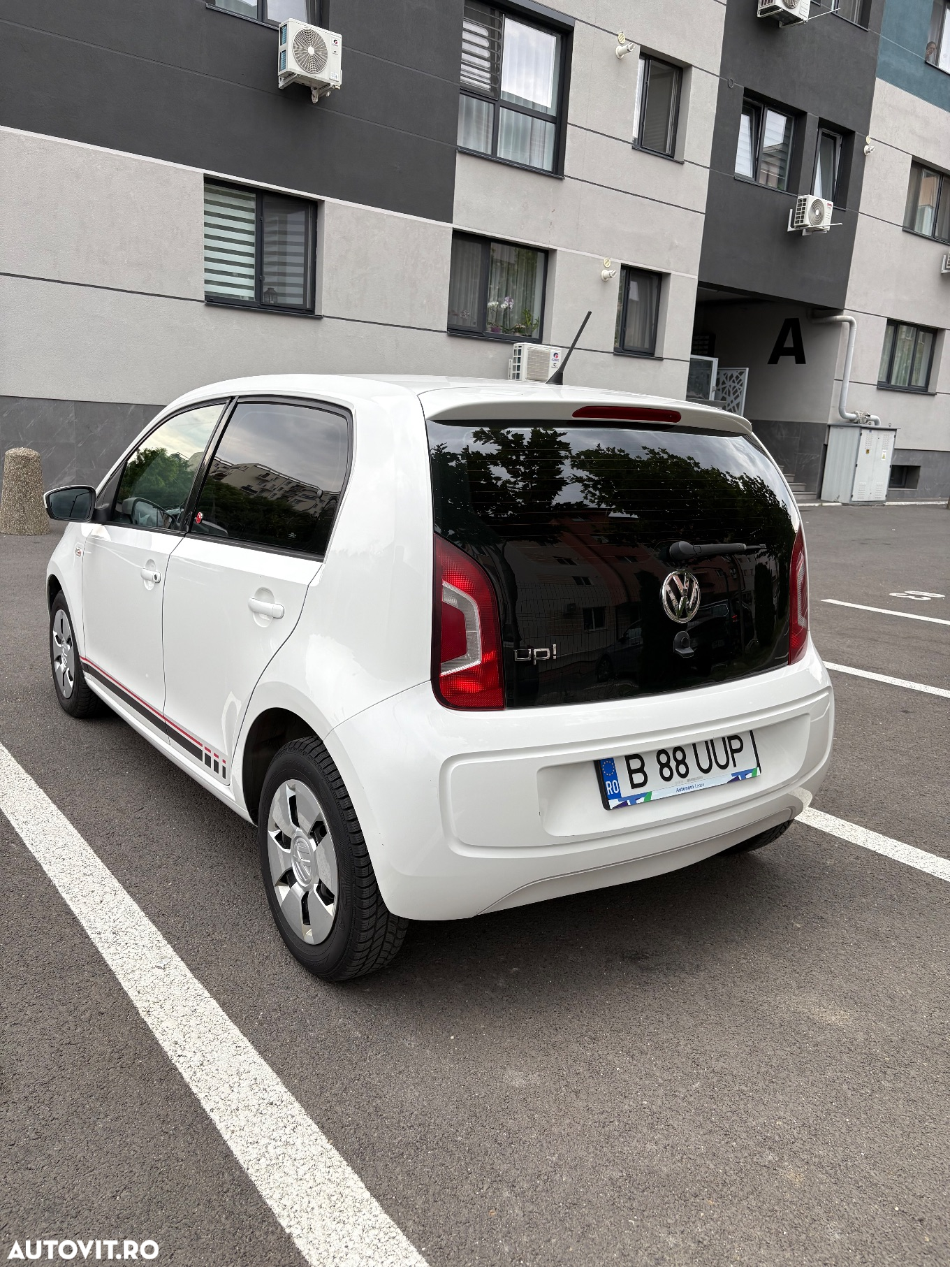 Volkswagen up! 1.0 High - 3