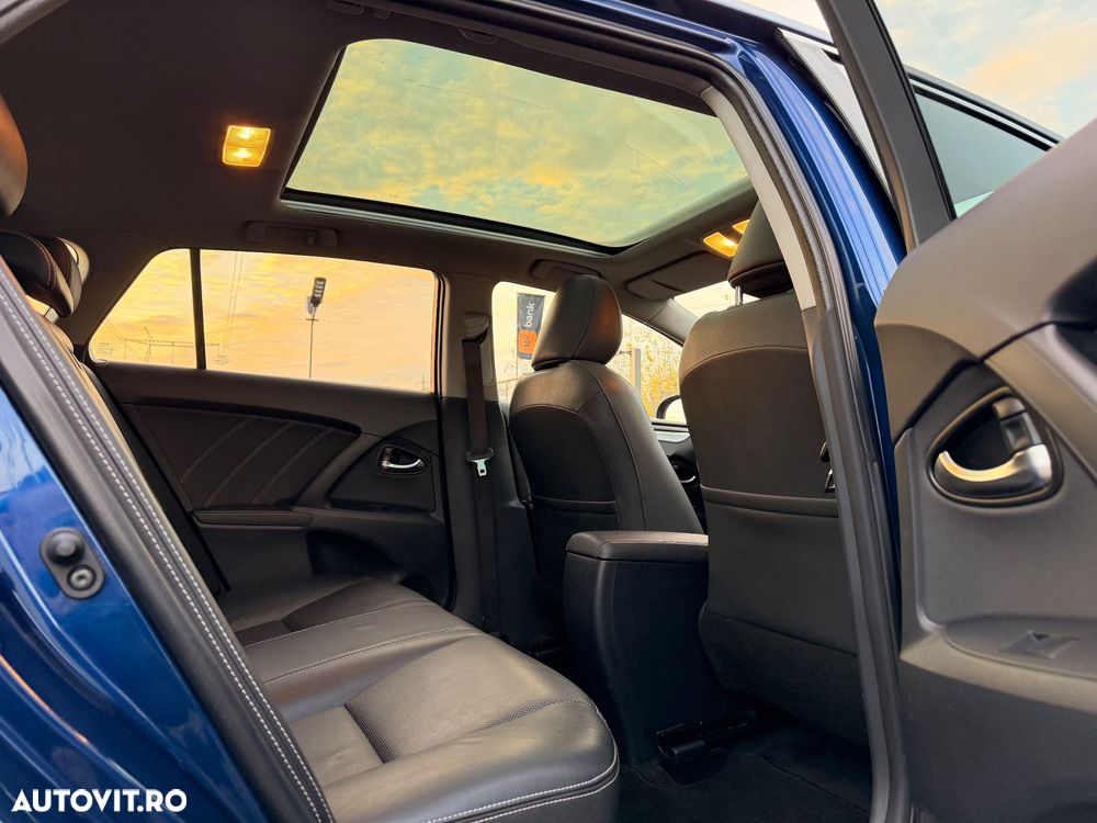 Toyota Avensis 2.0 D-4D Executive - 6