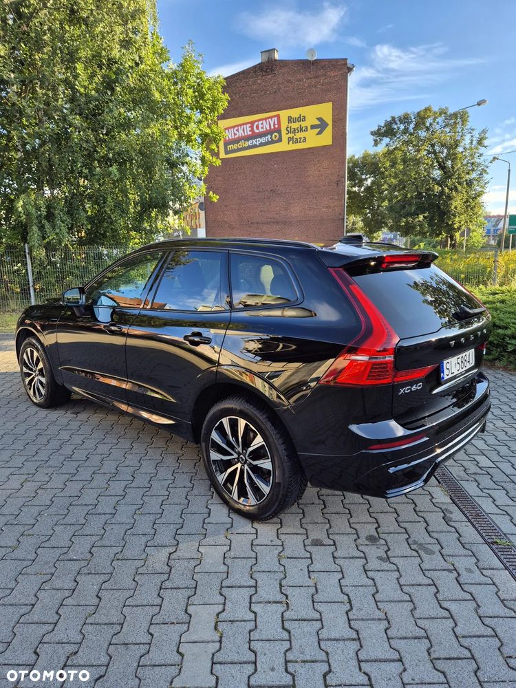 Volvo XC 60 B4 B Plus Dark - 3