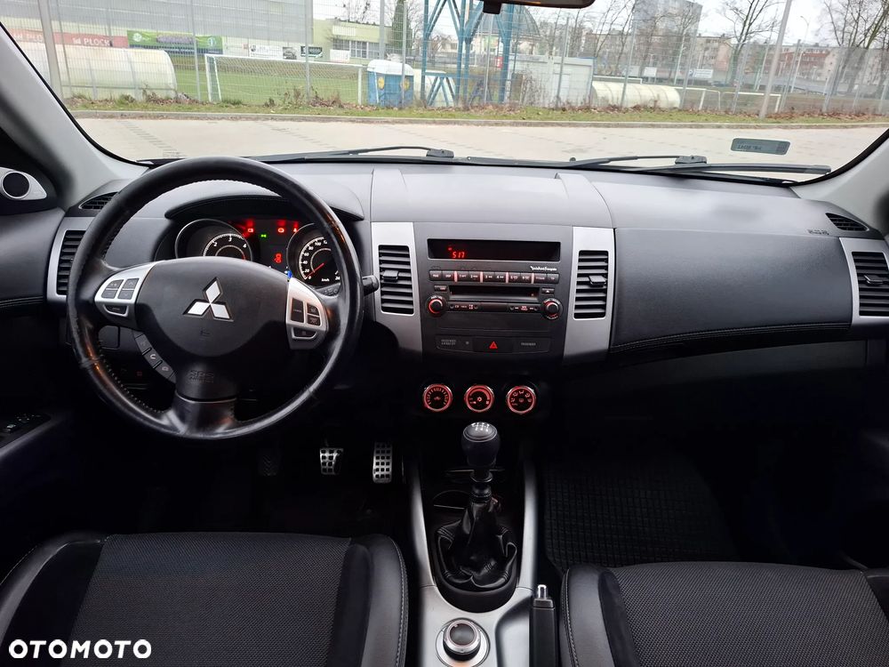Mitsubishi Outlander 2.0 DID Intense + SE - 22