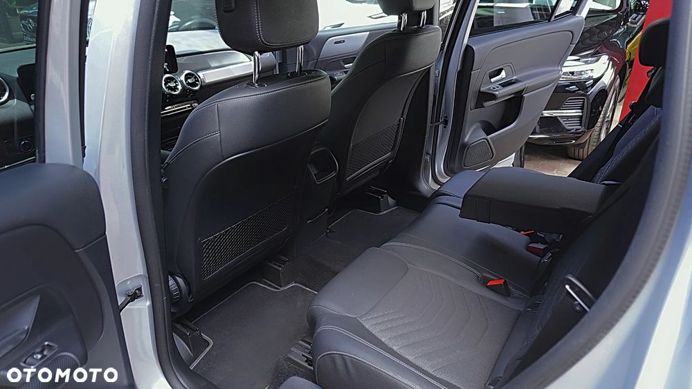 Mercedes-Benz GLB 200 7G-DCT - 17