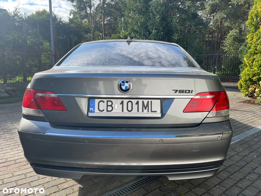 BMW Seria 7 750i - 4