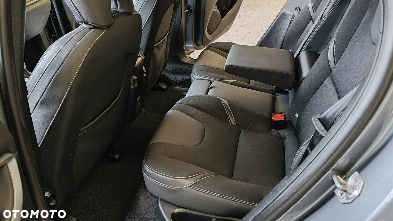 Volvo V40 D2 Drive-E Momentum - 9
