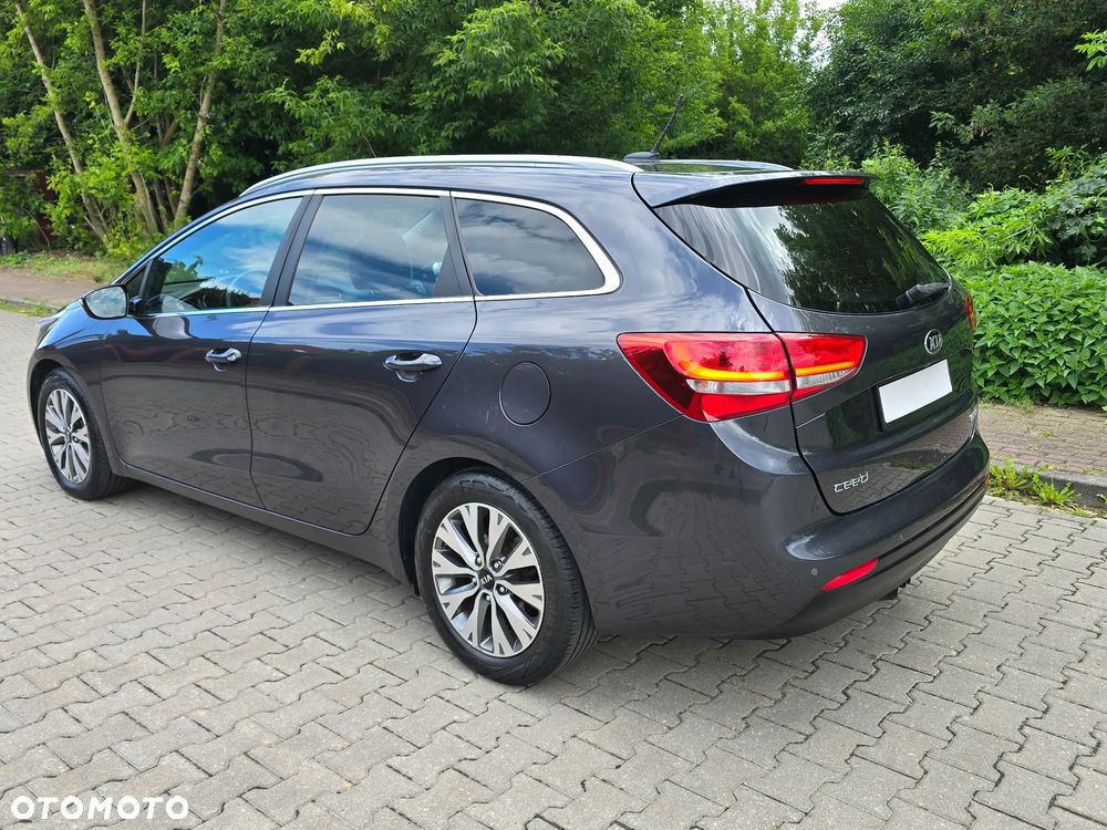 Kia Ceed - 10