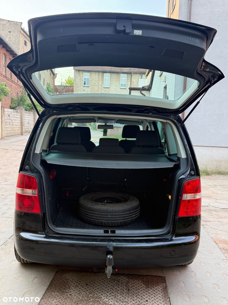 Volkswagen Touran 1.9 TDI Conceptline - 10