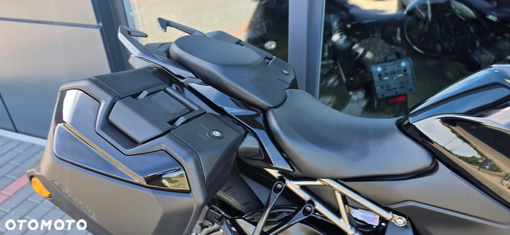 Suzuki GSX - 16
