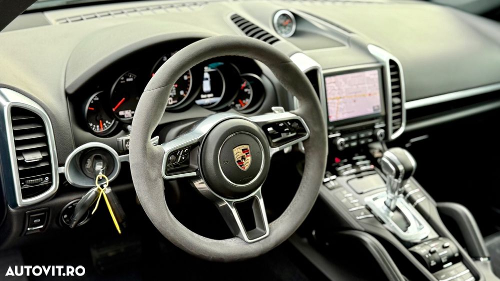 Porsche Cayenne Platinum Edition - 10