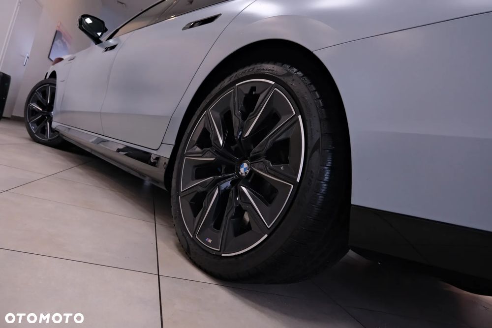 BMW Seria 7 M760e PHEV xDrive Individual Edition sport - 10