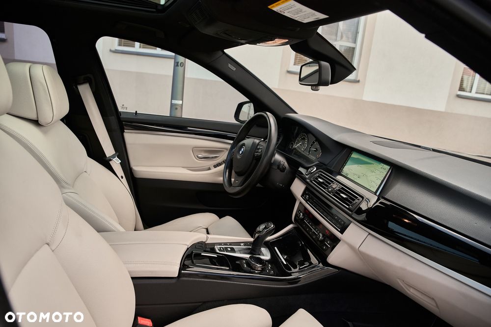 BMW Seria 5 530d xDrive - 28