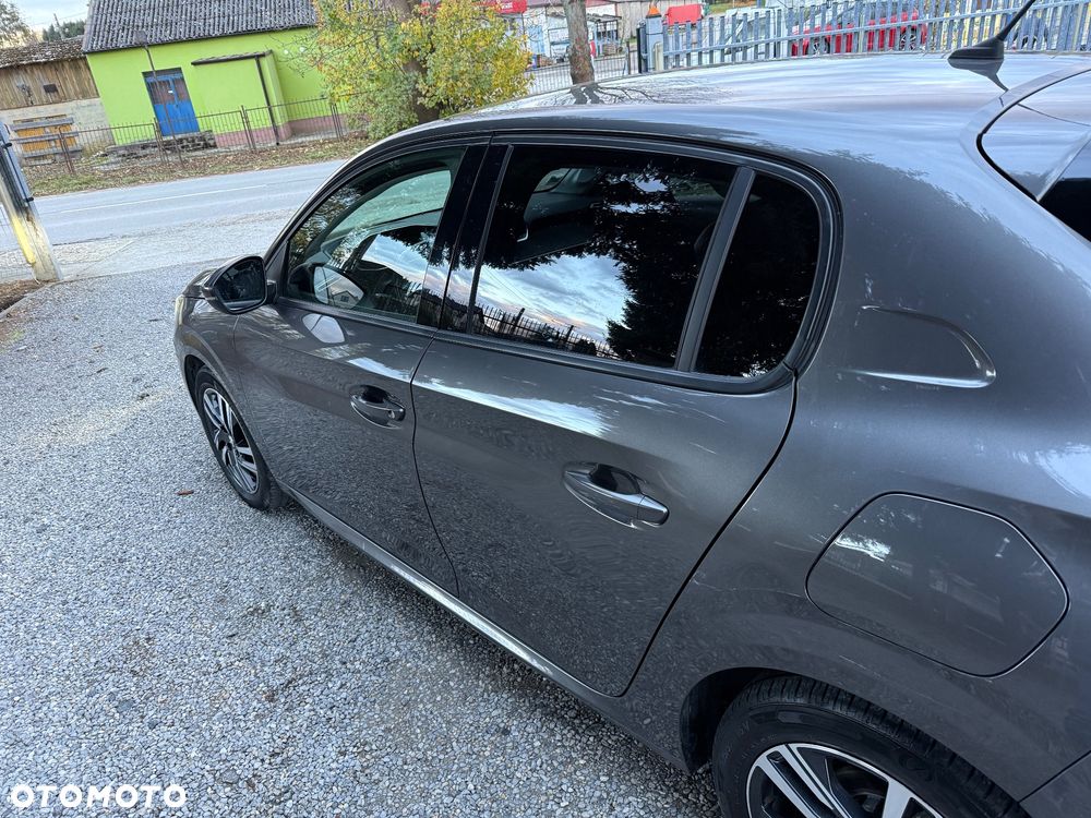 Peugeot 208 PureTech 100 EAT8 Allure - 32