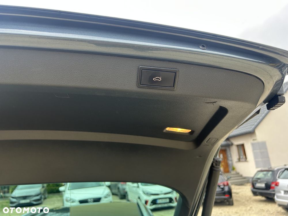 Skoda Superb 2.0 TDI DSG Premium Edition - 22