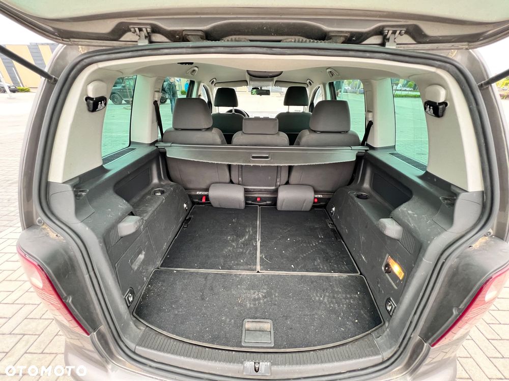 Volkswagen Touran 2.0 TDI DPF DSG Trendline - 12