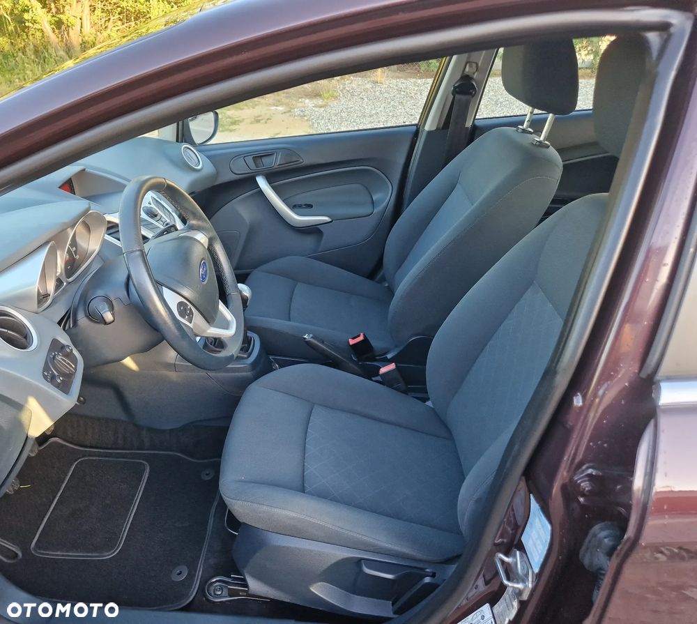 Ford Fiesta 1.6 Ghia - 19