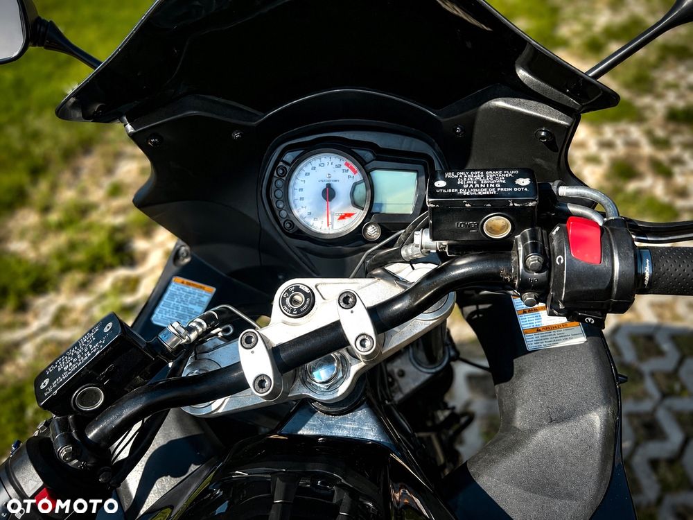 Suzuki GSX - 6
