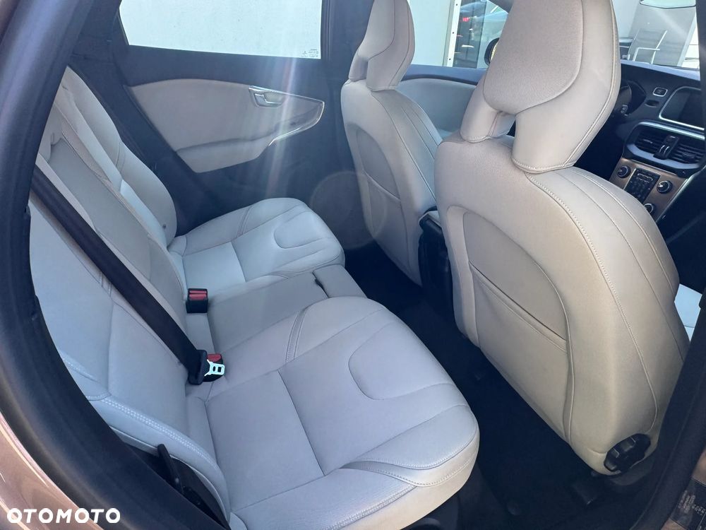 Volvo V40 - 16