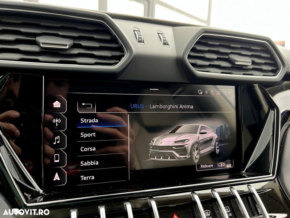 Lamborghini URUS - 35