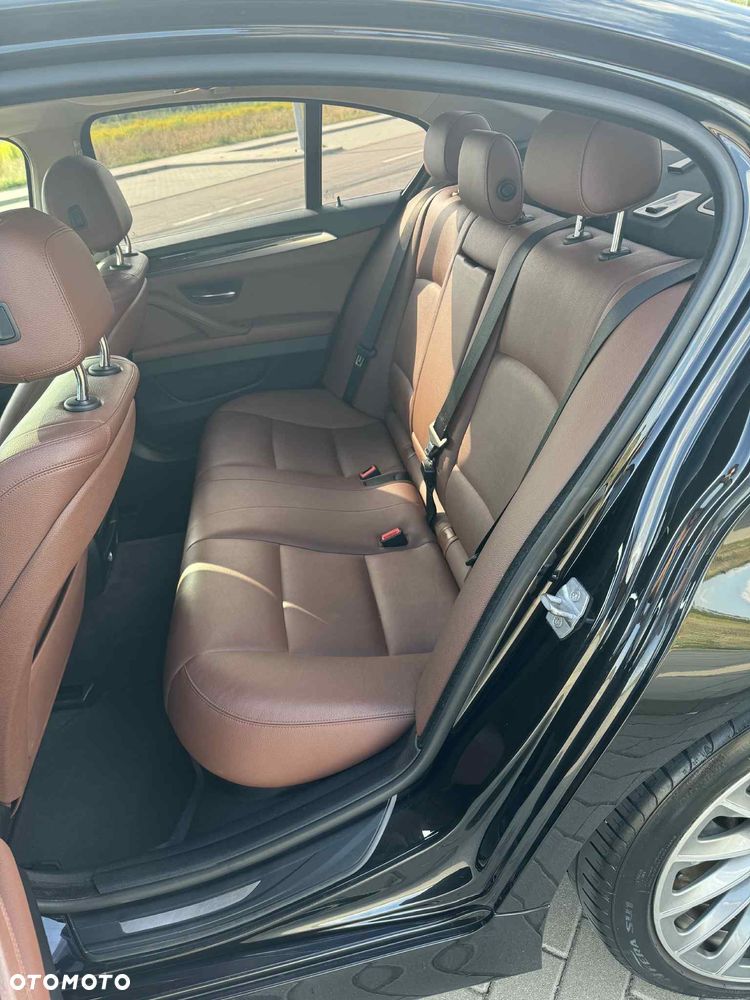 BMW Seria 5 528i xDrive - 18