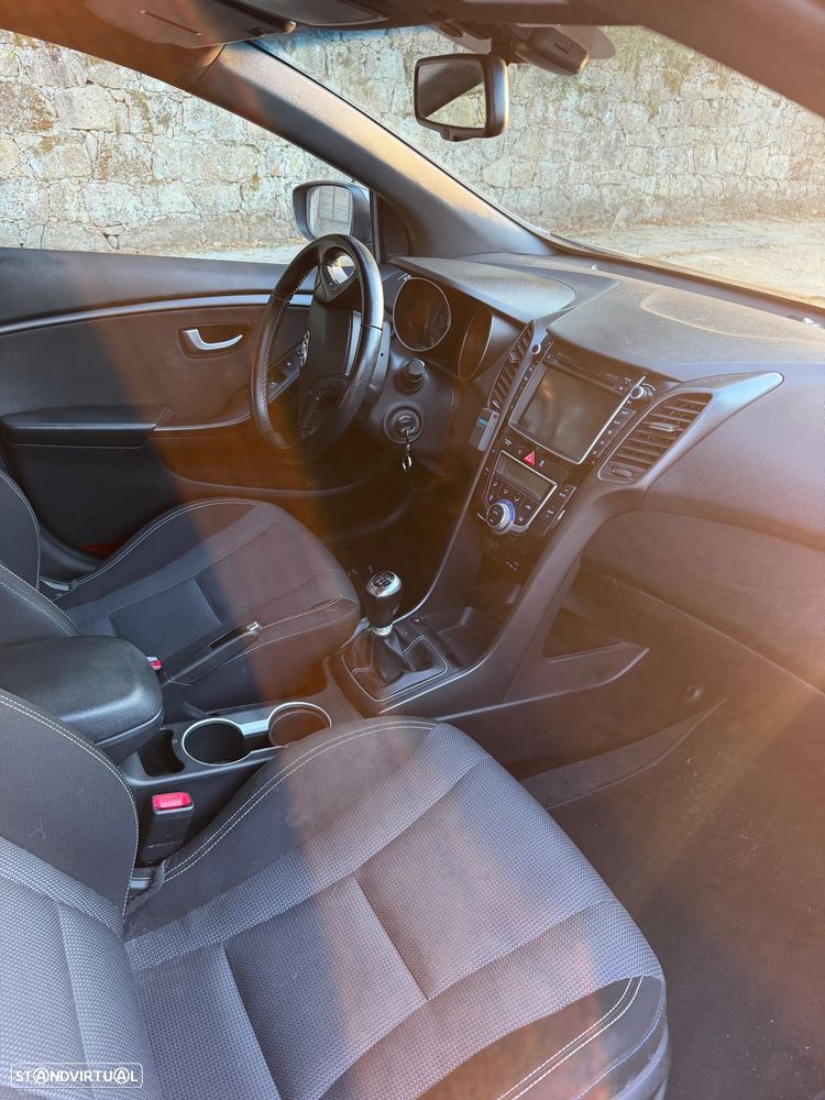Hyundai i30 CW - 17