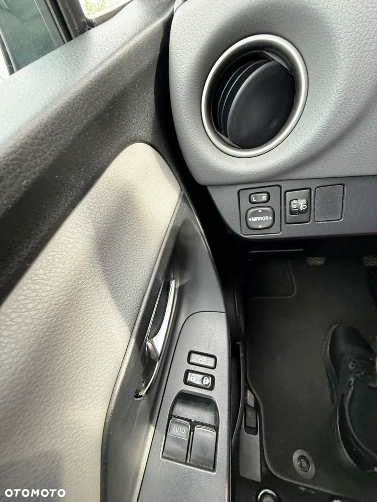 Toyota Yaris 1.33 Premium - 18