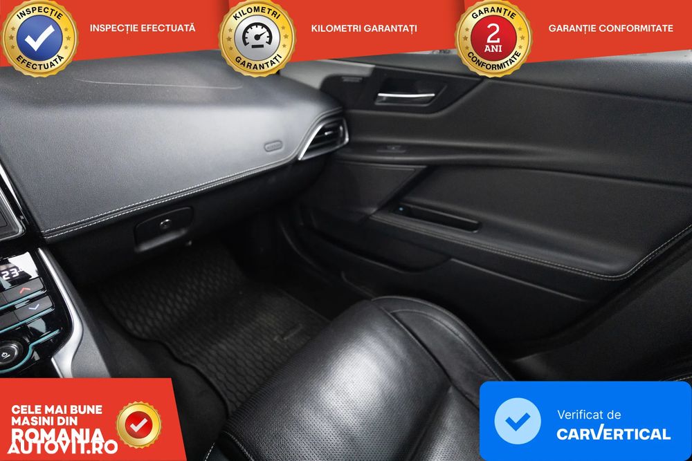 Jaguar XE 2.0 AWD R-Sport - 13