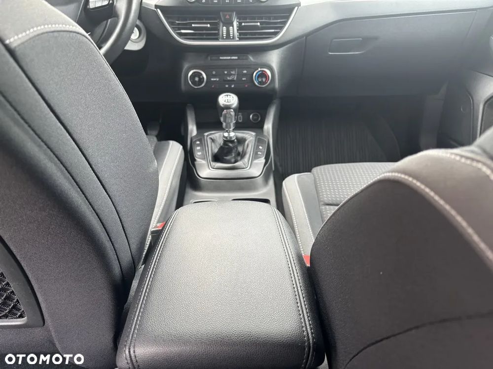 Ford Focus 1.5 EcoBoost Trend Edition Business - 24