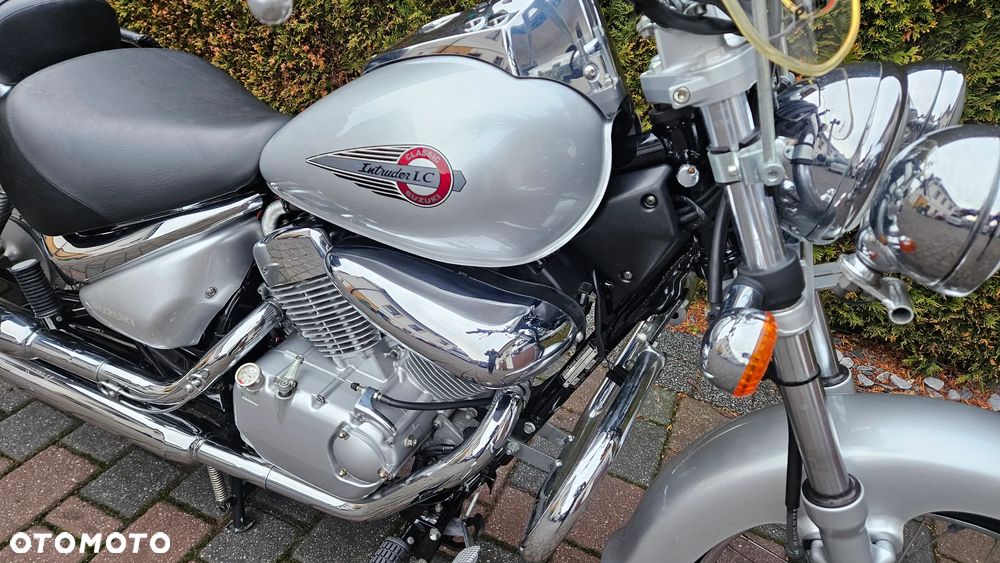Suzuki Intruder - 14
