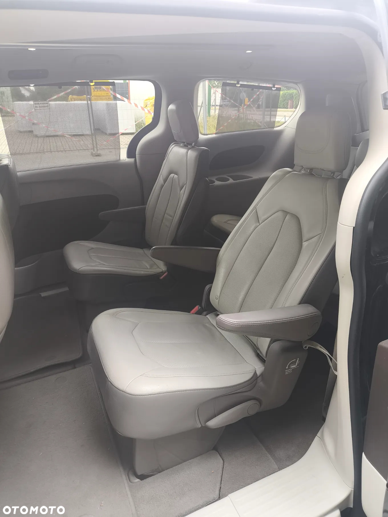 Chrysler Pacifica - 12