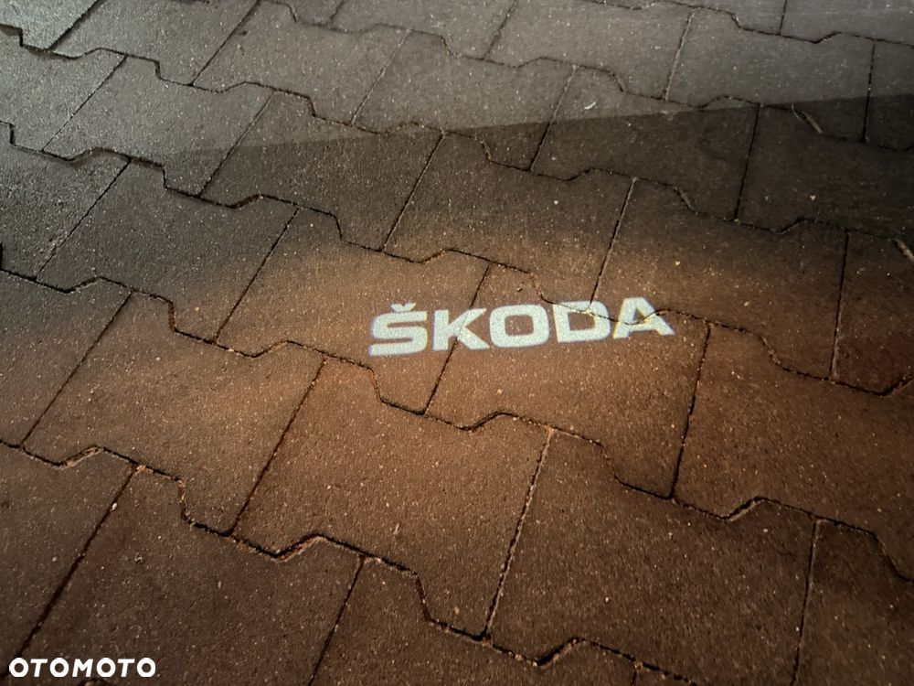 Skoda Superb 2.0 TDI SCR 4x4 L&K DSG - 23