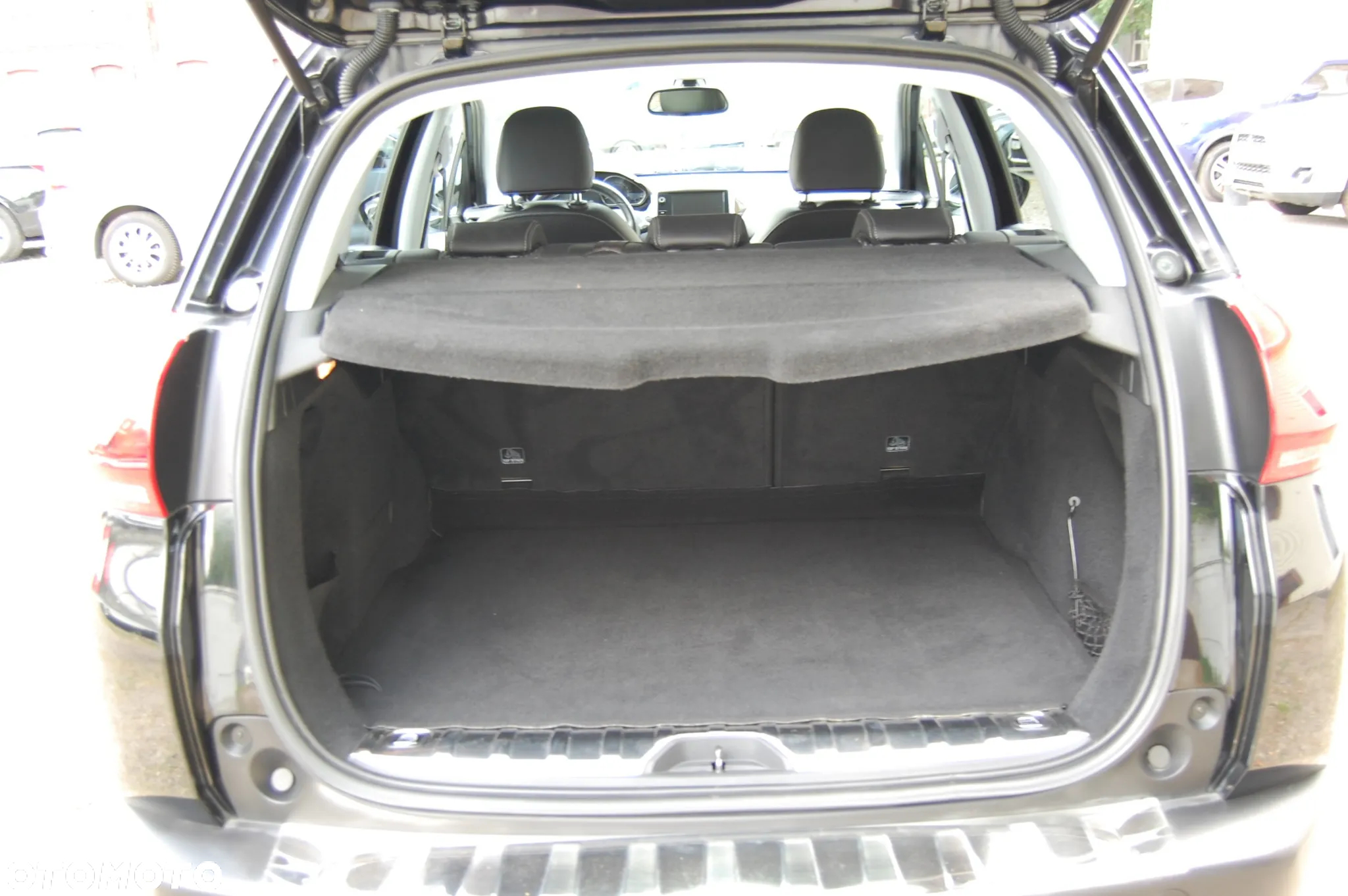 Peugeot 2008 BlueHDi 100 STOP & START Allure - 19