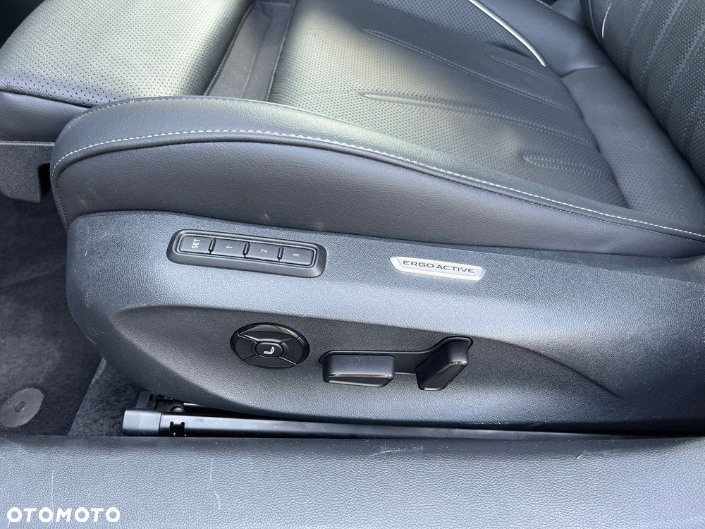 Volkswagen Passat 2.0 TDI SCR DSG Business - 25