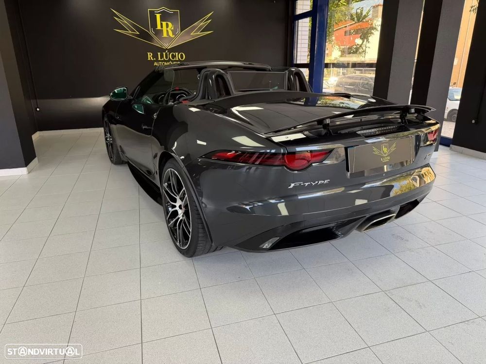 Jaguar F-Type 2.0 i4 Chequered Flag - 26