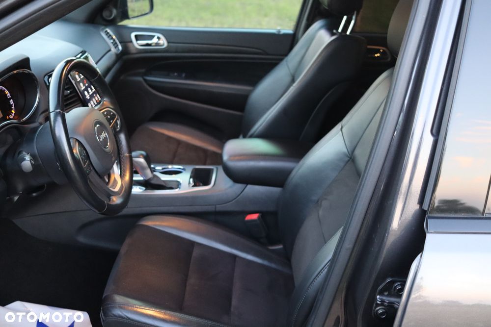 Jeep Grand Cherokee - 23