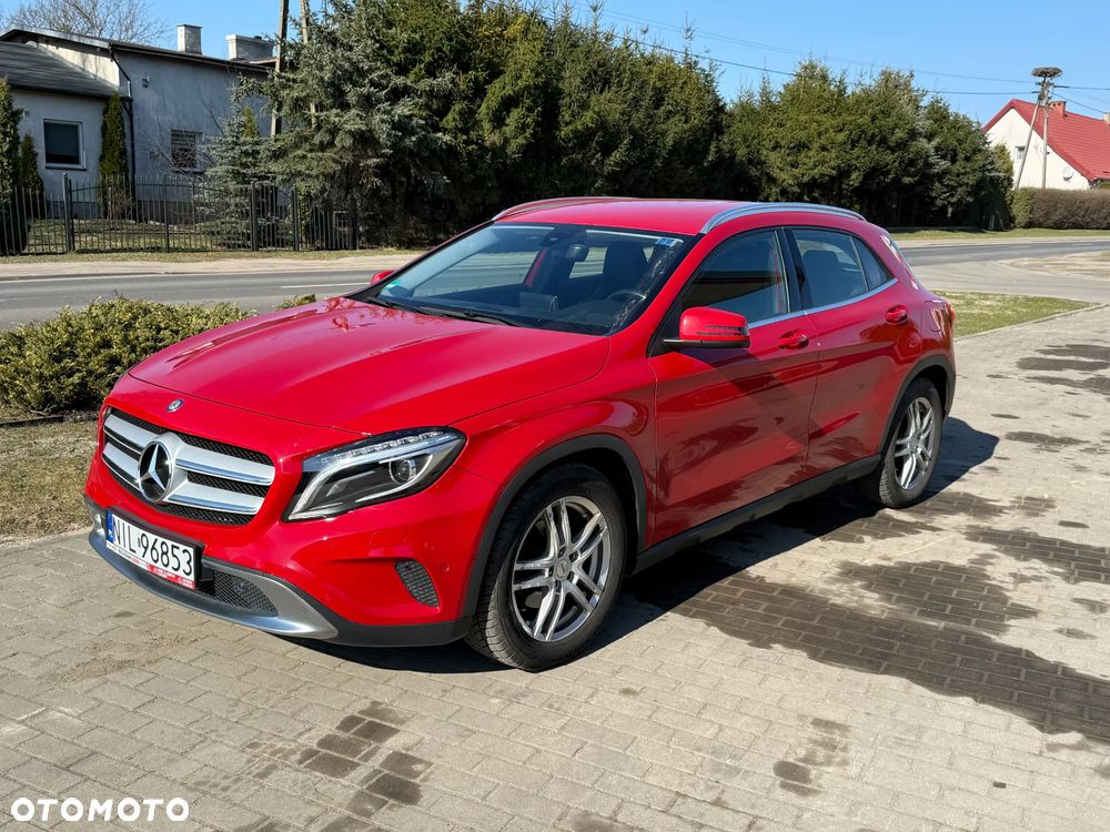 Mercedes-Benz GLA 180 7G-DCT - 4