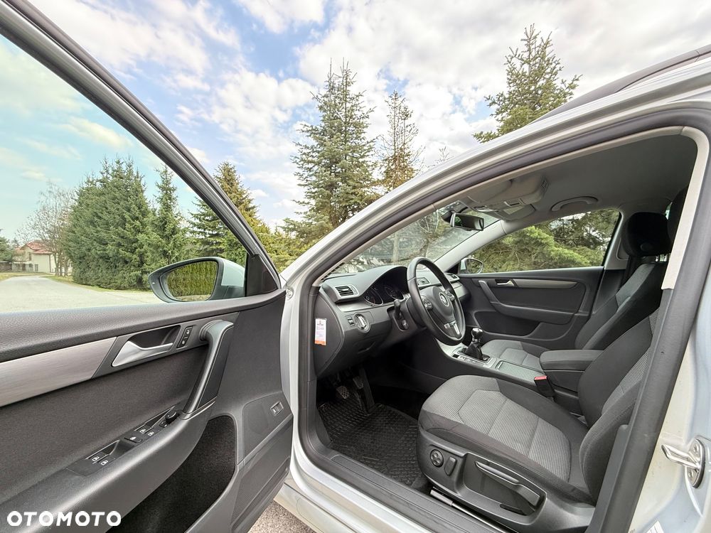 Volkswagen Passat 1.6 TDI DPF BlueMot Highline - 14