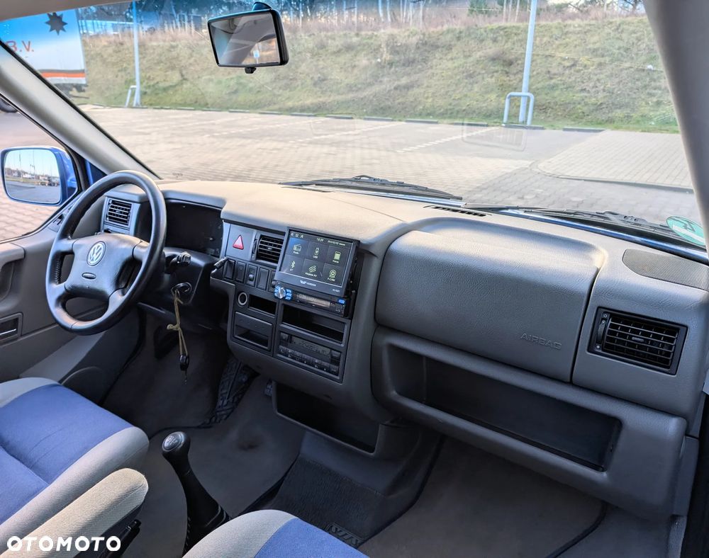 Volkswagen Multivan - 16