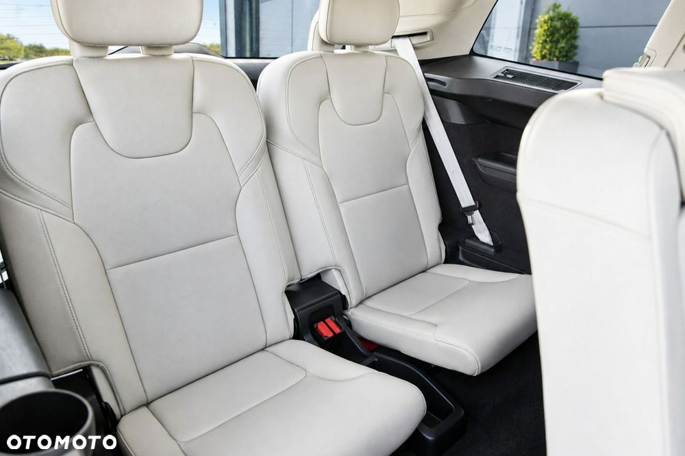 Volvo XC 90 - 25