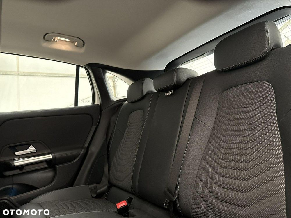 Mercedes-Benz GLA - 19