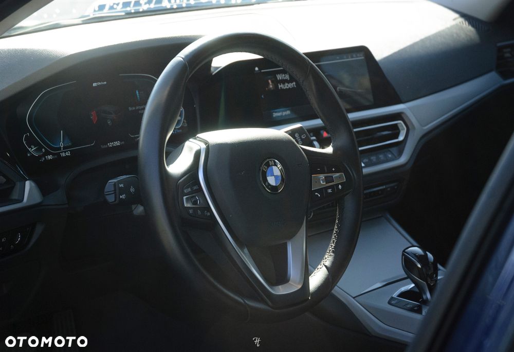 BMW Seria 3 330e - 26