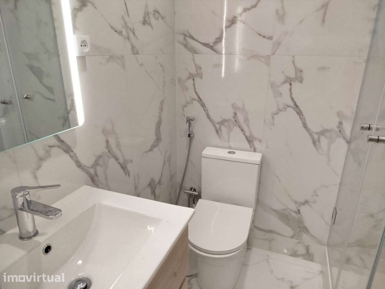 T2 Totalmente Remodelado - Centro da Damaia - Grande imagem: 3/9